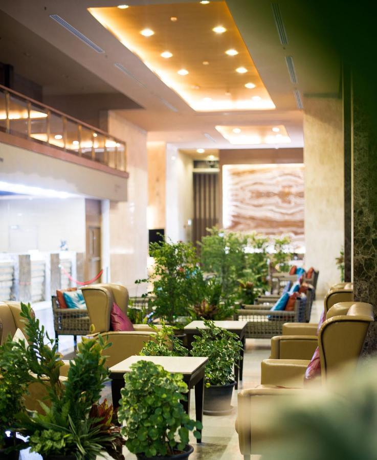 Grand Howard Hotel Bangkok Exterior photo