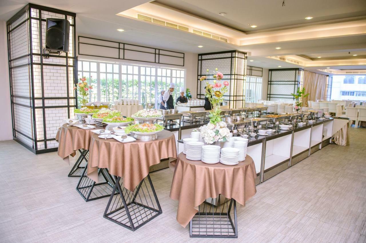 Grand Howard Hotel Bangkok Exterior photo