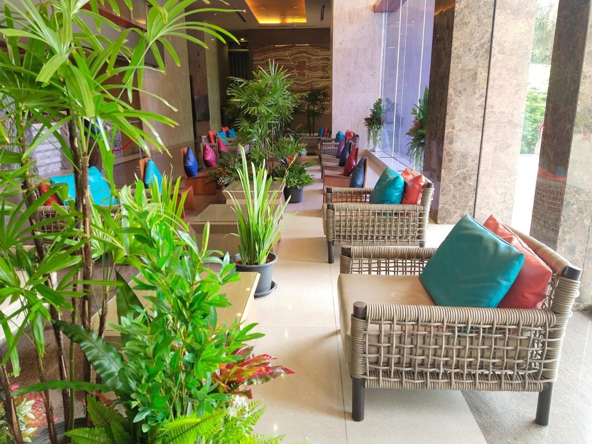 Grand Howard Hotel Bangkok Exterior photo
